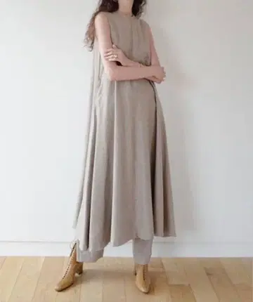 플레어 슬리브리스 원피스