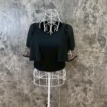 MISCH MASCH 쉬폰 블라우스 플라워 자수 케이프 소매 블랙(M)