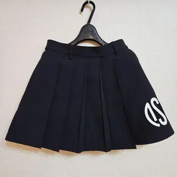 [ 데상트/DESCENTE ] 블랙 플리츠 스커트 화이트 로고 포함