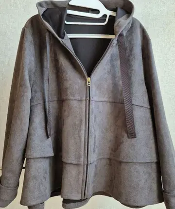 후드 부착 그레이 아우터