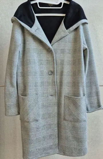 M 사이즈 후드 부착 롱 코트