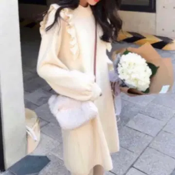 [ 새상품 ] 프릴 니트 원피스