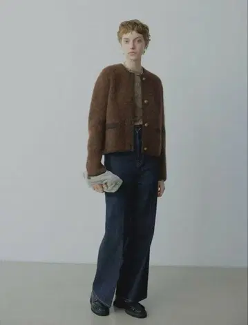 MilaOwen 금장 버튼 짧은 기장 알파카 니트 가디건 자켓