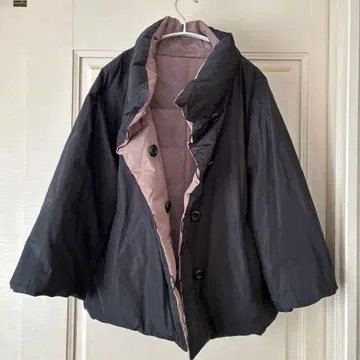 블랙 베이지 2way 리버서블 다운 자켓 버튼 포함 팔, 구부 길이