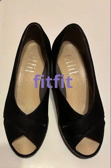 새상품급 FITFIT 블랙 오픈토 신발 5cm 힐 23.5