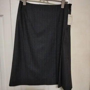 UNTITLED 다크 그레이 스트라이프 타이트 스커트 사이즈 2