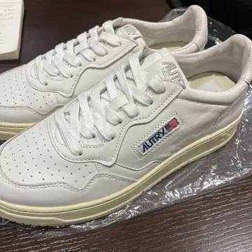 [ 초특가 ] AUTRY/오토 리/스니커즈/화이트/MEDALIST