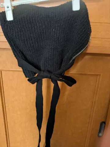 코코딜 블랙 리본 니트 뷔스티에