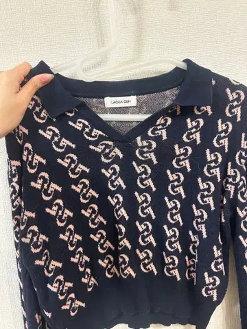 LAGUA GEM 네이비 핑크 V넥 니트 FREE