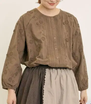 사만사 모스모스 3D 자수 크루넥 튜닉