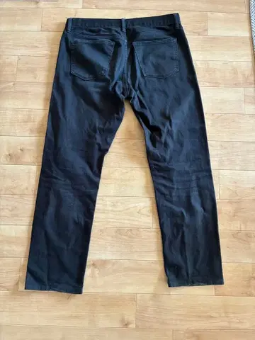 슬림핏 블랙 데님 팬츠