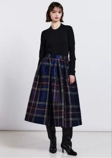 더블 스탠다드 체크 무늬 플레어 스커트 완판템 미사용 새상품