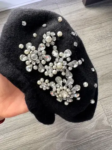 비쥬 장식 블랙 울 베레모 베레모