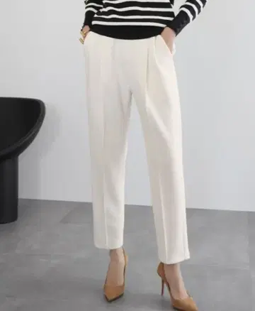 엘프 랭크 종이상자 턱 테이퍼드 팬츠 M 사이즈