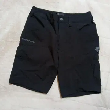 [ 새상품급 ] AMG x DESCENTE 블랙 숏팬츠