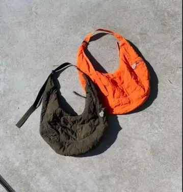 지옥보다 뜨거운 오렌지 숄더백