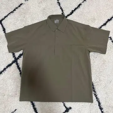 올리브 그린 반팔 피케 셔츠