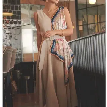 새상품급 에이미 이스트 월 스카프 모티브 원피스