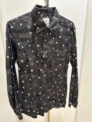 유니폼 익스페리먼트 별 패턴 긴팔 셔츠 블랙