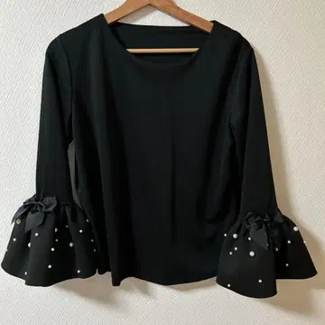 블랙 플레어 슬리브 상의