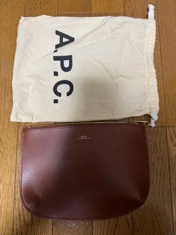 A.P.C. 아페쎄 브라운 클러치백 수납 가방 포함