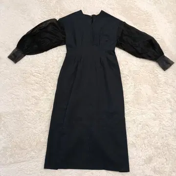 볼륨 슬리브 V넥 드레스