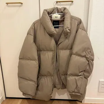 SLY 베이지 다운 자켓