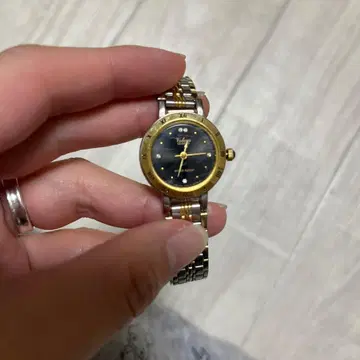 Volcas/쿼츠/여성용/손목시계/블랙 다이얼 골드 컬러 악센트/used