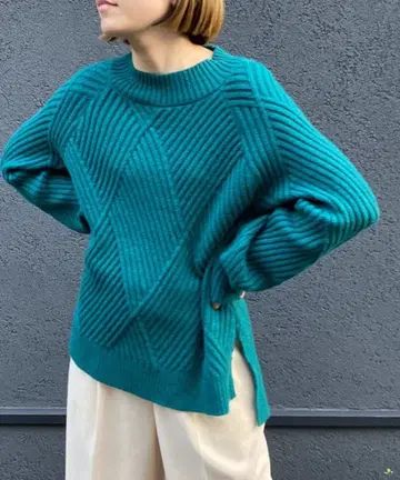 새상품 이번 시즌 완판템 렐비에 다이아 무늬 하이넥 니트탑 그린