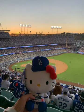 Dodgers 헬로키티 봉제 인형