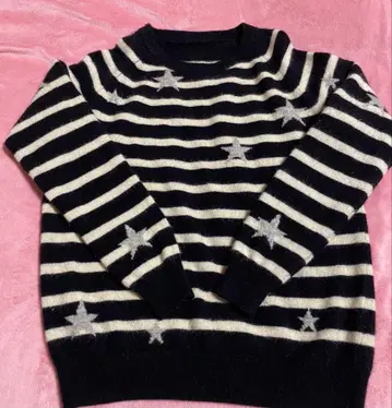 별 패턴 자수 스트라이프 니트 스웨터
