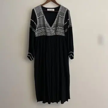 Sara mallika 퍼프 슬리브 자수 원피스