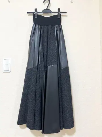 [ 특가 ] And Couture 허리 리브 이소재 절개 롱 스커트 블랙