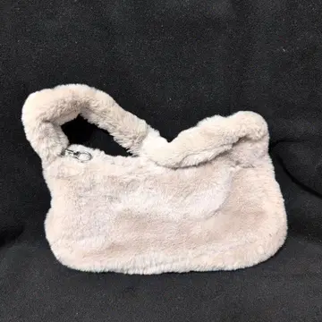 퍼 소재 핑크 숄더백