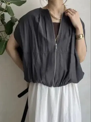 새상품급 doudou 프론트 지퍼 판초 베스트 그레이