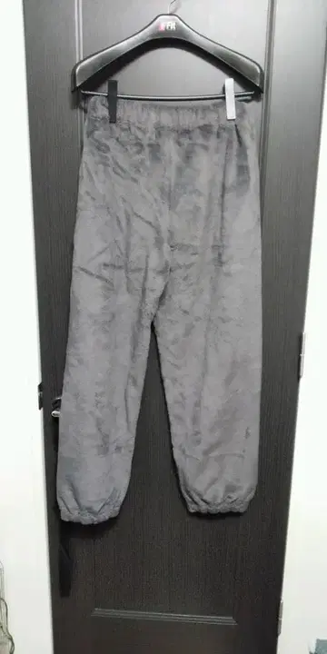 정전기가 잘 일어나지 않는 입는 담요