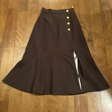 블루 라벨 브라운 플레어 스커트 버튼 포함