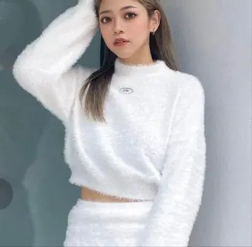 GYDA 샤기 니트 White 셋업