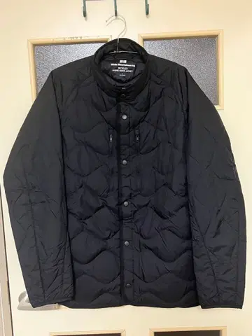 새상품급 유니클로 화이트 마운티니어링 라이트 하이브리드 다운