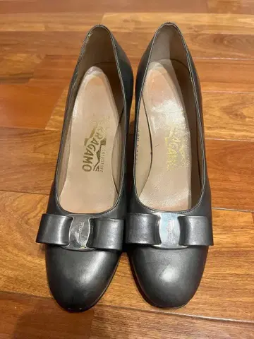 Ferragamo 실버 베라 리본 펌프스 35 하프