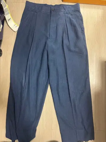 다크 블루 플리츠 팬츠 스트라이프