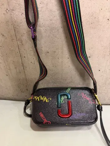 Marc Jacobs 컬러풀 로고 숄더백 스냅샷