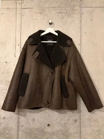 ZARA 브라운 가죽 숏코트