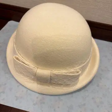 아이보리 보타이 울 햇