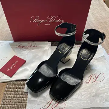 Roger Vivier 블랙 하이힐