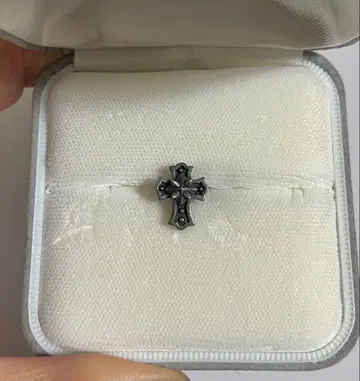 블러디 메리 BM 크로스 귀걸이