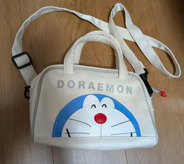 도라에몽 숄더백 화이트