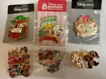 Disney store 크리스마스 핀 배지 6개 세트