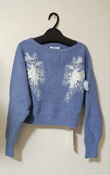 [택 포함 새상품] 스나이델 자수 모티브 니트 풀오버