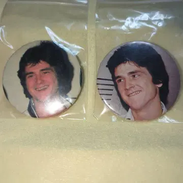 미사용 핀 배지 2개 세트 남성 얼굴